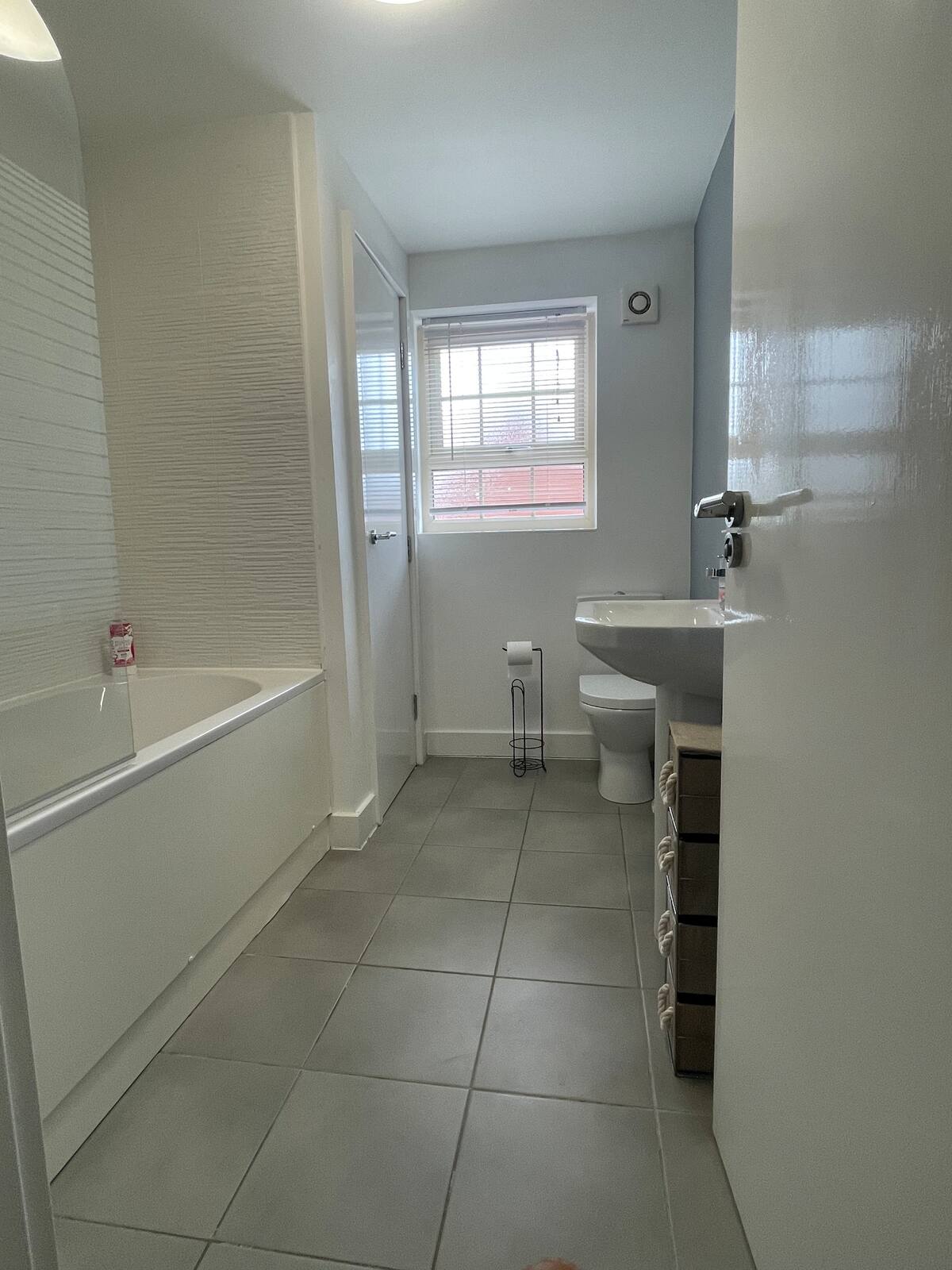 40eec688-ef9c-43d0-9b93-617f75187b41