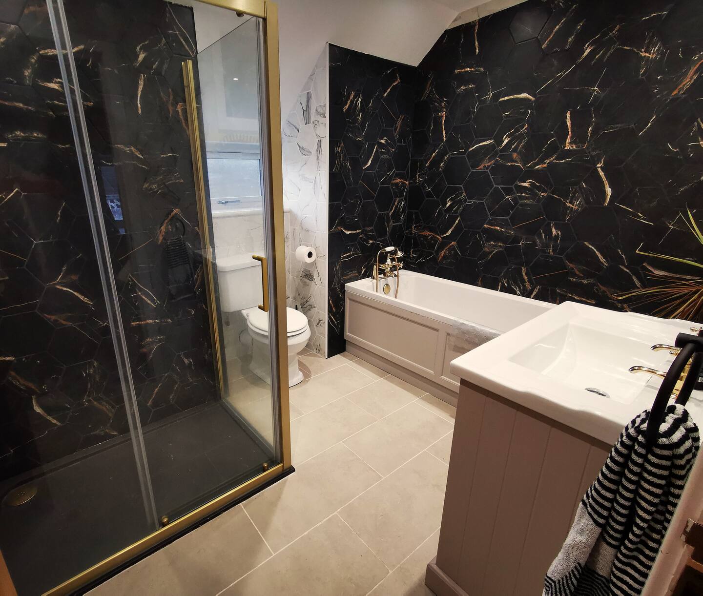 83977a64-a0c5-44ef-8ed9-7ba1132c3b62