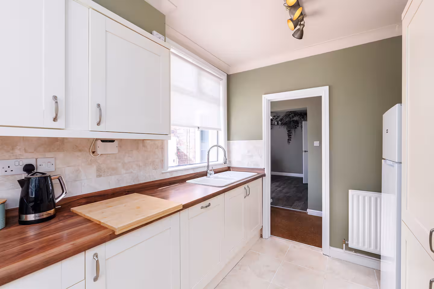 9ced6dbf-7c98-4f28-b20e-dfc97d5e31ae