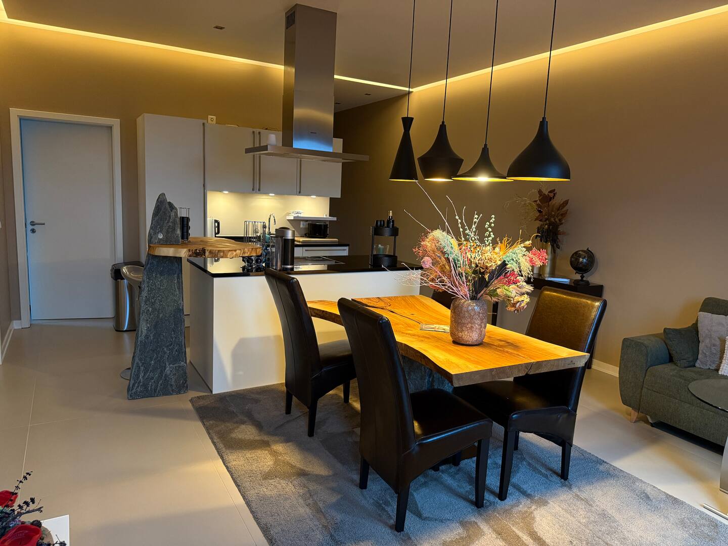 44cd7868-f2af-49a3-be04-0fea476105bb