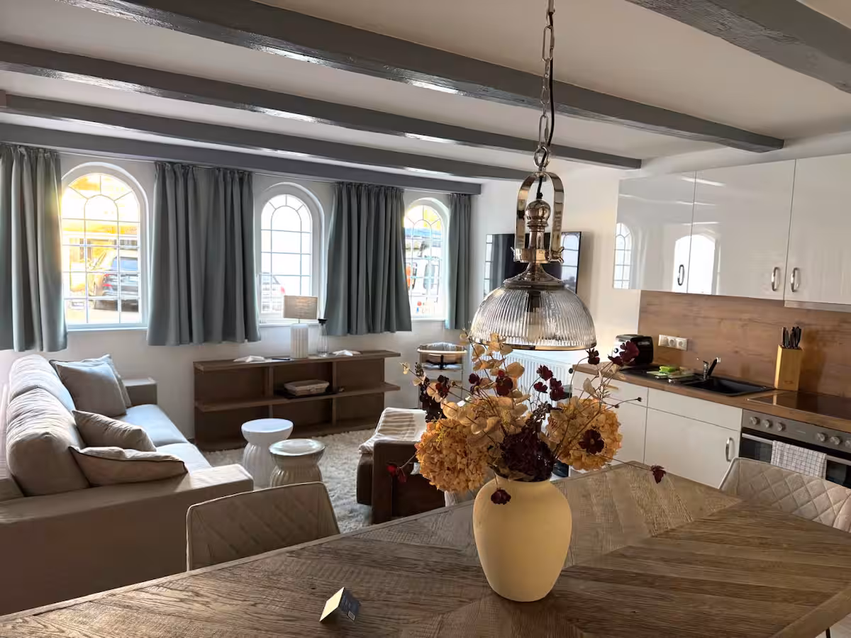 f0186c95-9b1e-4d73-9092-db72328b4000