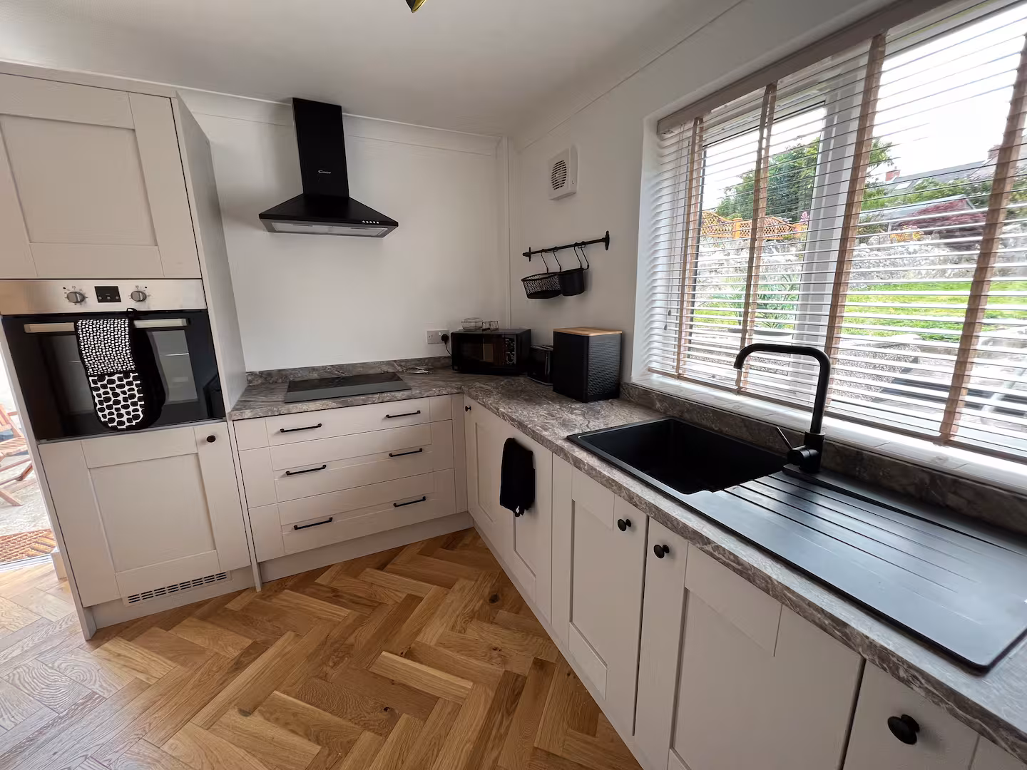 06a68943-b5e3-4bb6-a7f0-1b50ee1dfb49