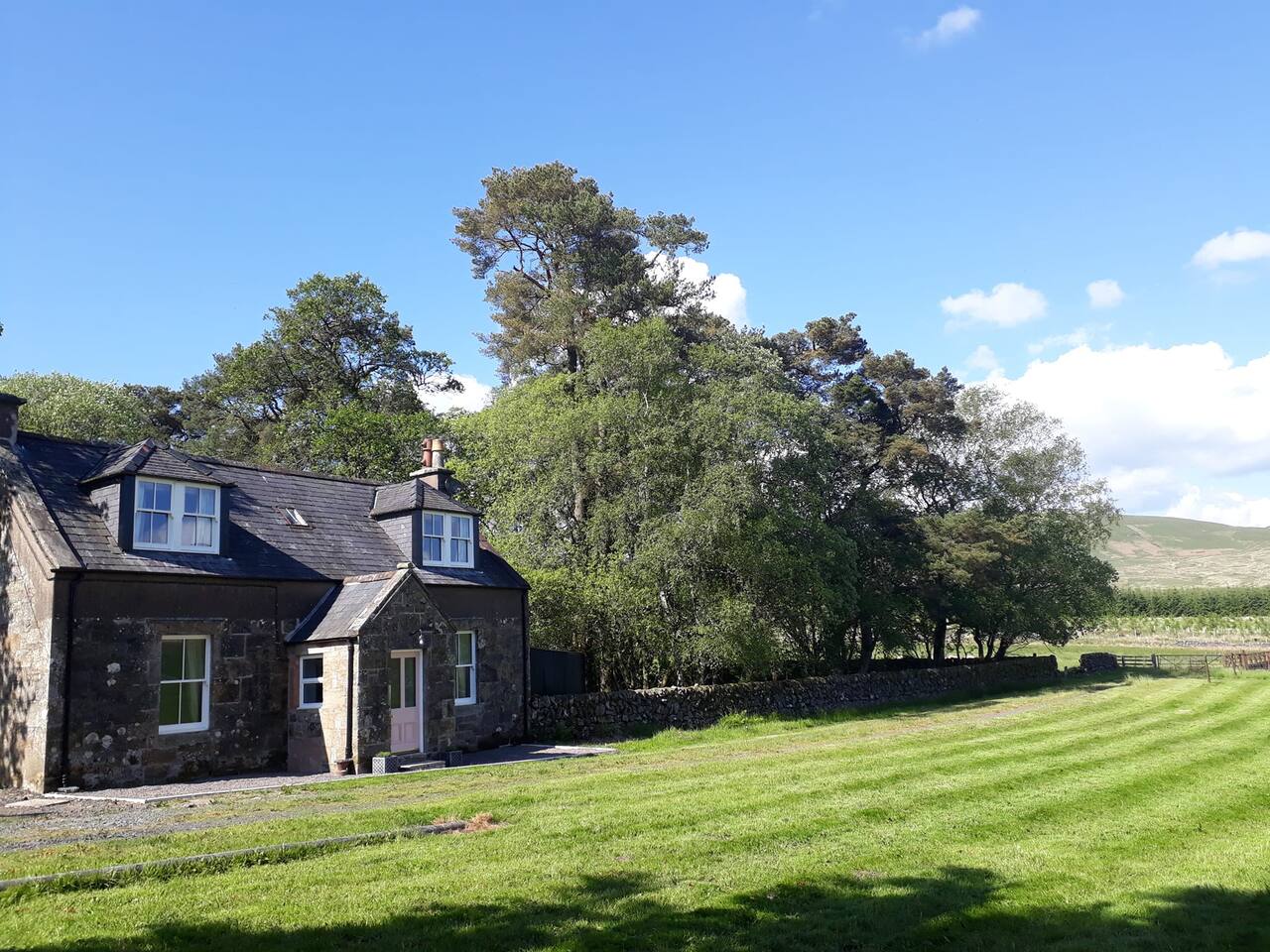 7a6fdae4-5b8f-47bb-aca2-a00d95c9ac3a