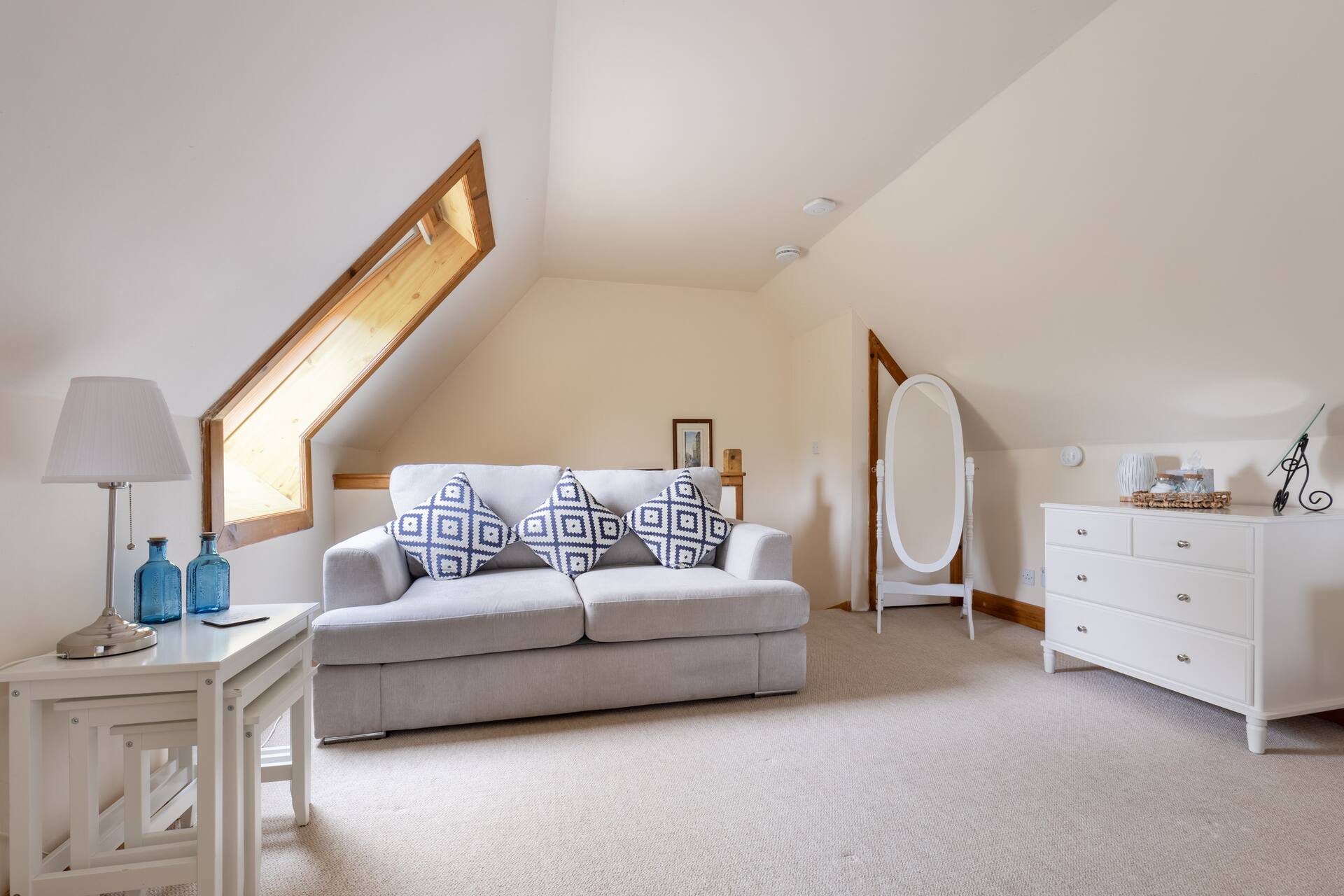 6b5ba8fc-9b9c-44ff-8b81-7ce5765d0f0d