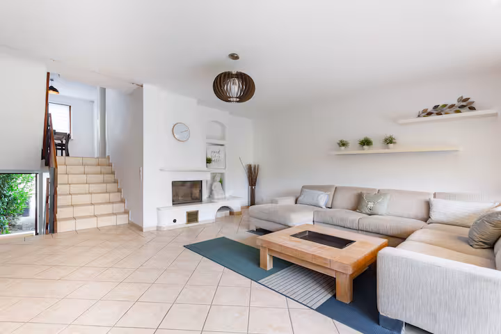 7947d5b5-3e57-448d-b17e-6406f8e28220