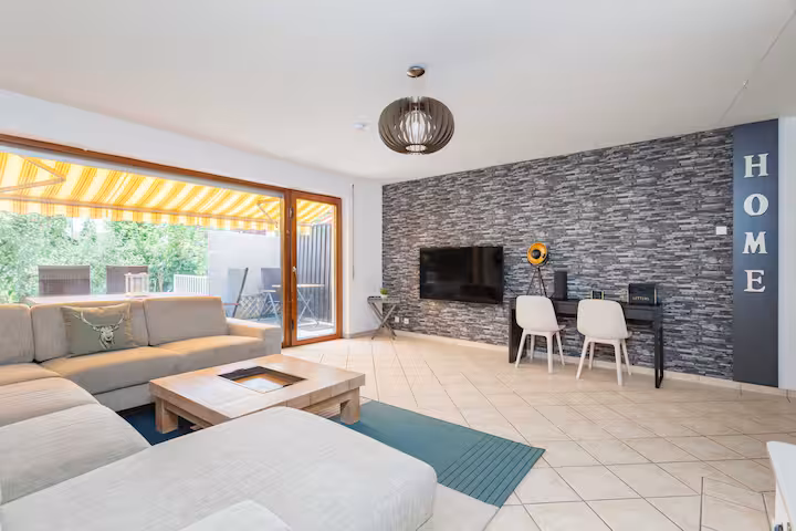 8ceb084a-3f29-47de-bdd5-6a92c88757cd